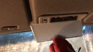 Как поменять лампочку в плафоне салона на автомобиле Daewoo Nexia