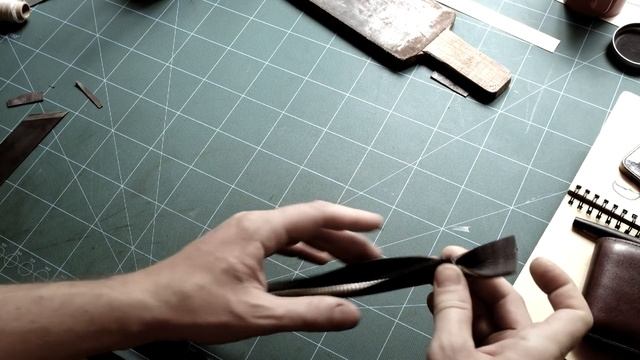 Making a tubular leather handle / leather craft tutorials смотреть онлайн