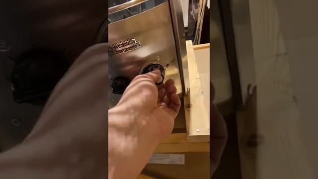 Надежная, стильная и недорогая электрокаменка из нержавейки, с пультом управления и таймером, обзор смотреть онлайн