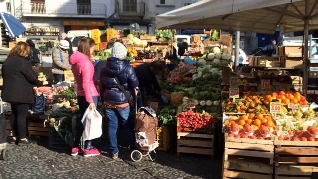 Рынок в Неаполе смотреть онлайн