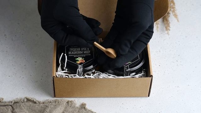 Подарочный набор для мужчины с грецким орехом в меду и чаем смотреть онлайн