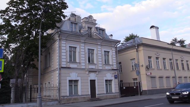 Прогулка по улице Верхняя Радищевская смотреть онлайн