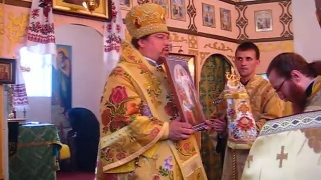 епископ Иларий вручает о. Филарету икону "Успения" в день тезоименитства смотреть онлайн