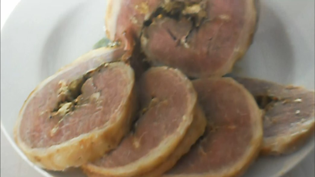 Говяжий рулет в духовке. Рецепт вкусной холодной закуски смотреть онлайн