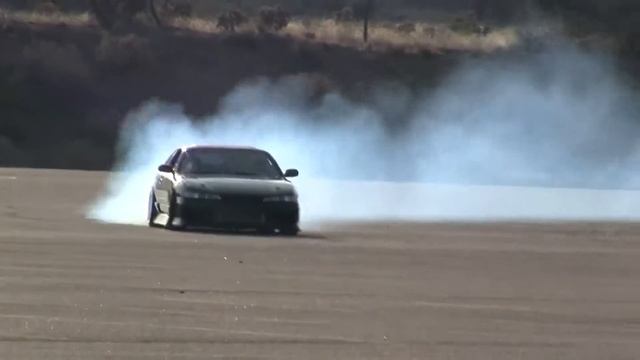 Turbocharged s14 Sailvia 240sx difting action. смотреть онлайн