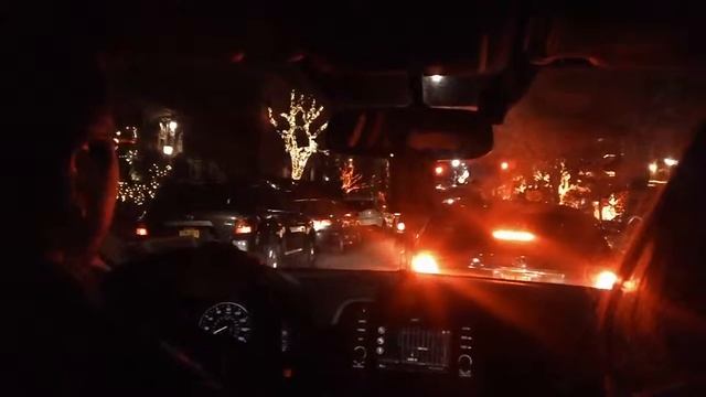 ДОМА УКРАШЕННЫЕ К РОЖДЕСТВУ В БРУКЛИНЕ смотреть онлайн