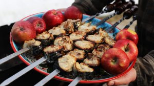 Шашлык из скумбрии на мангале. Дедовский метод.