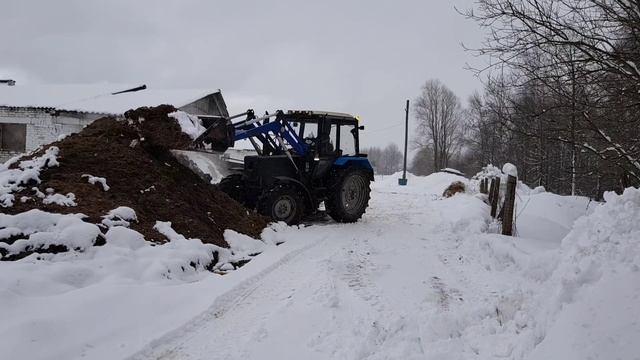 Зима не отступает- УХУДШЕНИЕ ПОГОДЫ! будни на ферме- Молоко, опилки, силос.