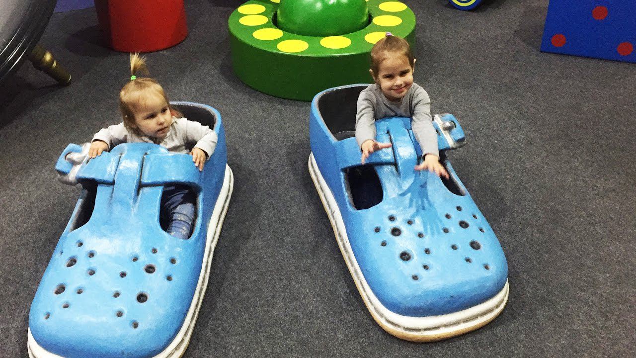 ВЛОГ Москва День 1 Алина просит новую игрушку Идем в Музей ВЕЛИКАНА VLOG смотреть онлайн