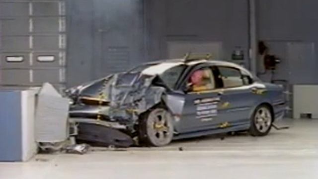 2002 Jaguar X-Type moderate overlap IIHS crash test смотреть онлайн