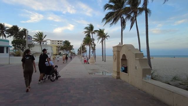 Майами. Прогулка по пляжу Hollywood Beach смотреть онлайн