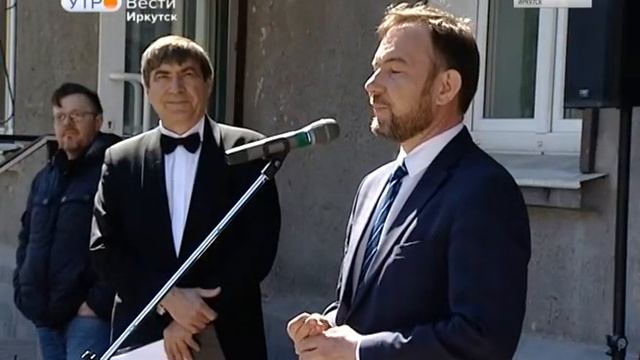 Мемориальную доску в память об актрисе Елене Волошиной установили на её доме в Иркутске смотреть онлайн