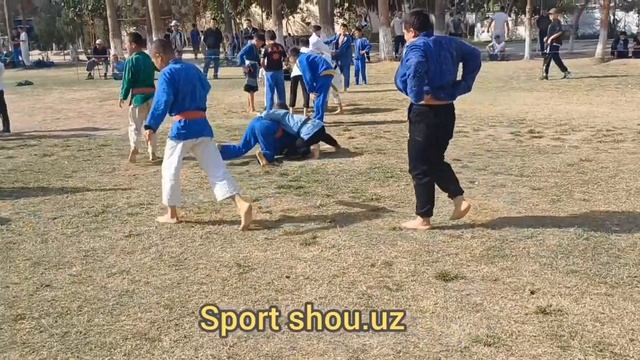 Jarqo‘rg‘on tumani Mehnatrohat mahallasida katta kurash bo‘lib o‘tdi. Yosh polvonlar kurashi29.2023 смотреть онлайн