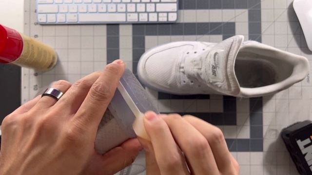 Cleaning a pair of Nike Air Force 1 QS React ‘White Ice’ смотреть онлайн