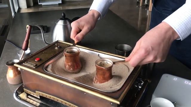 Заварить кофе по-турецки в песочной кофеварке. Кофе на песке.