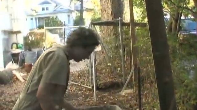 Build a Privacy Fence : Secure a Fence Post смотреть онлайн