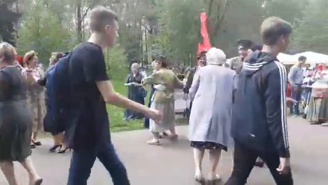 Парк Победы танцы смотреть онлайн