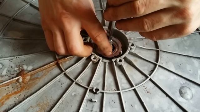 Ремонт стиральной машинки " Whirlpool AWE 6514/1"с вертикальной загрузкой,замена подшипника. смотреть онлайн