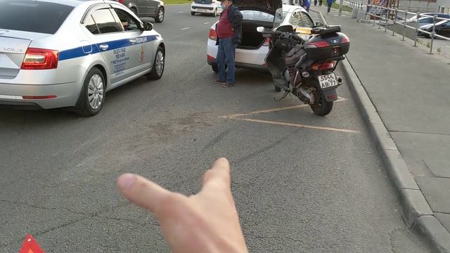 Таксист подрезал...