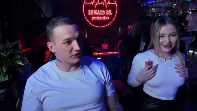 ЭДВАРД БИЛ ТРОГАЕТ ГРУDЬ ДЕВУШКИ смотреть онлайн