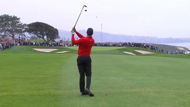 Tiger Woods' would-be eagle hole out bounces out of cup at Farmers 2020 смотреть онлайн