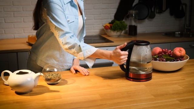 Электрический чайник Scarlett SC-EK27G102 смотреть онлайн