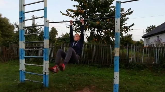 Самые лёгкие трюки на турнике для начинающих!!! смотреть онлайн