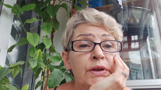 Деревенский дневник нашей много мамы. Всё на зло бывшему мужу Е. П. и привет Прихлибаем Быковой. смотреть онлайн