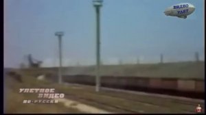 В Украине поезд движется по закрытым путям и врезается в земляной отбойник