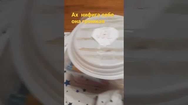 включил самую громкую колонку которая аж соседи разбудят в мире смотреть онлайн