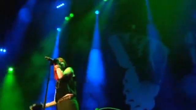 Playing God - Paramore Live in 2010 смотреть онлайн