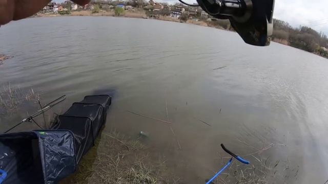 ЛОВЛЯ ВЕСЕННЕГО КАРАСЯ НА ФИДЕР.КАК ПОЙМАТЬ КАРАСЯ ВЕСНОЙ. РЫБАЛКА С ЭЛЕМЕНТАМИ ОТДЫХА. смотреть онлайн