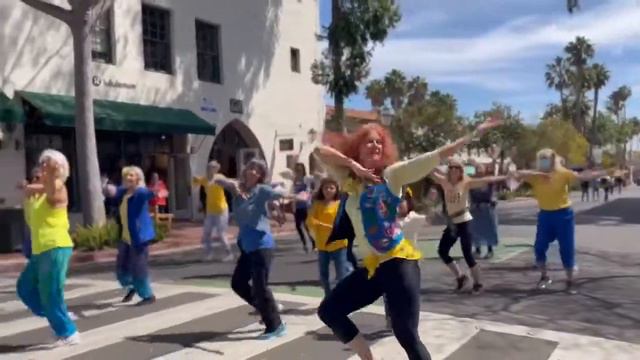 "Cossack" Dance - Ukraine Flashmob March 26th смотреть онлайн