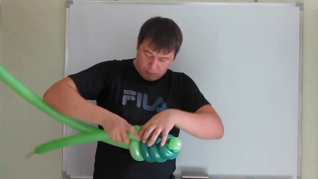 Гусеница из шаров для моделирования (ШДМ) смотреть онлайн