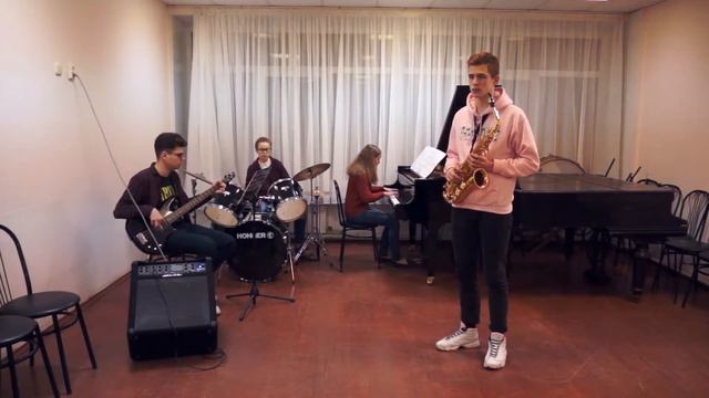 Играем на пять (Take Five by Paul Desmond) смотреть онлайн