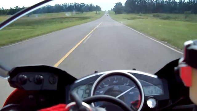 YAMAHA R6 Y R1 смотреть онлайн