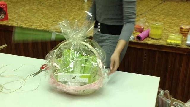 ПРАЗДНИЧНАЯ УПАКОВКА В КОРЗИНЕ смотреть онлайн