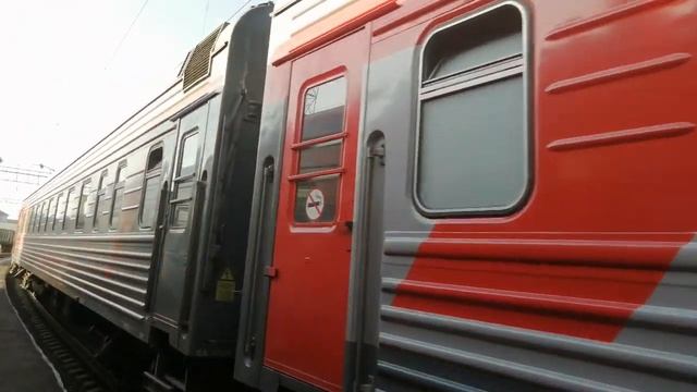 ЭП1М-736 прибывает на станцию Лиски с поездом №260,сообщением С. Петербург-Анапа, 14.08.2019г. смотреть онлайн