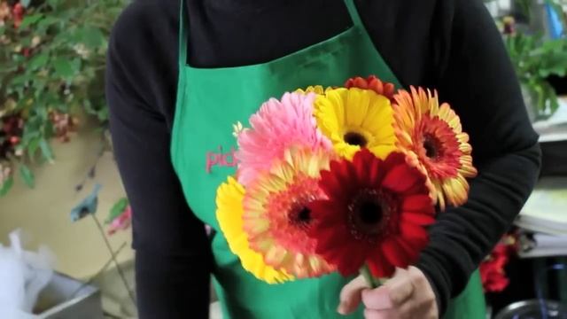 DIY How to make your own wedding bouquet with gerbera daisies смотреть онлайн