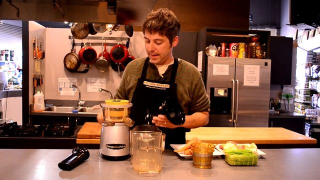 Omega VRT HD 350 Vertical Juicer - Overview and Demonstration смотреть онлайн