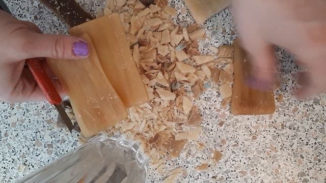 Разговорное видео.Режу обмылки хозяйственного и дегтярного мыла