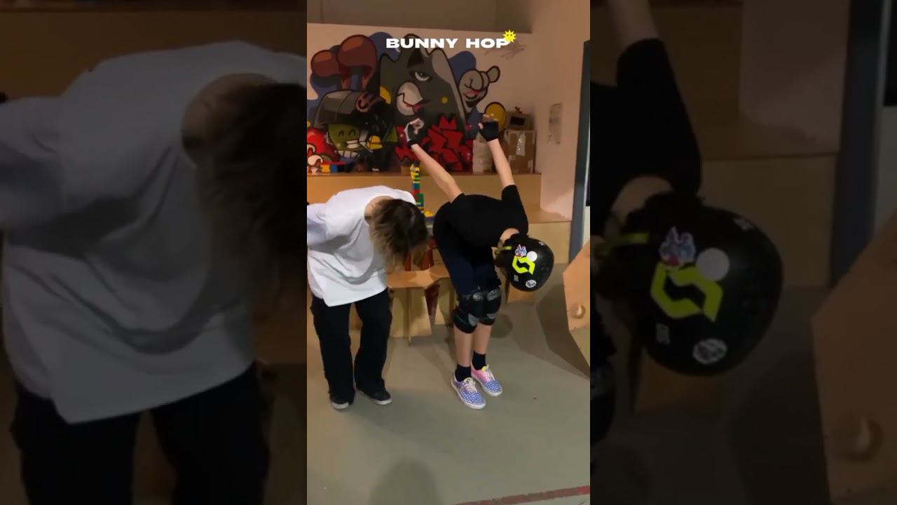 Танец хиличурлов между тренировками по самокату смотреть онлайн