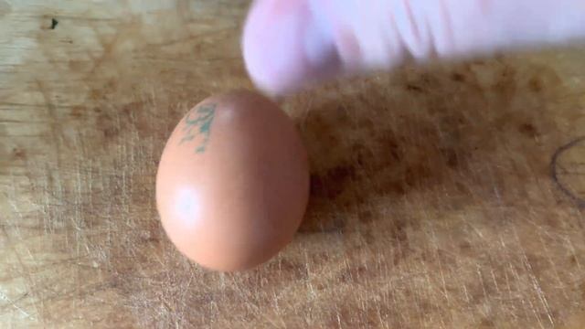 Как отличить сырое яйцо от вареного смотреть онлайн