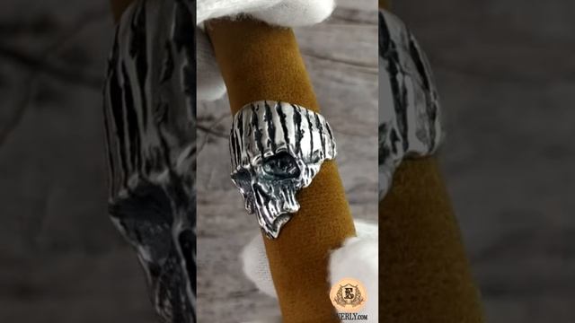 Серебряное кольцо в виде черепа из серебра 925 пробы. смотреть онлайн