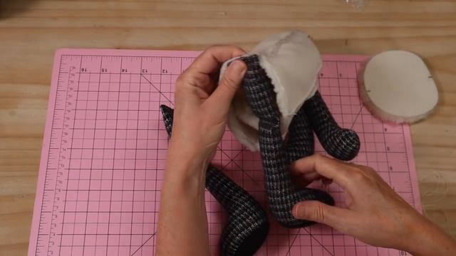 Snuggle Sheep || Sherpa Sheep || FREE PATTERN || Full Tutorial With Lisa Pay