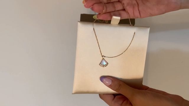 BVLGARI DIVAS’ DREAM NECKLACE Diamonds / Mother of Pearl | بولغاري ديفاز دريم عقد الماس / صدف смотреть онлайн