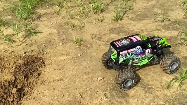 Wltoys 104311 vs SMT10 Grave Digger | Remote Control Car | RC Cars смотреть онлайн