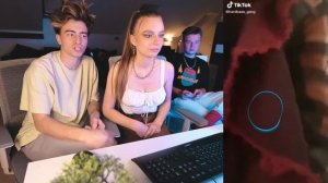 Я узнала КУДА СМОТРИТ мой друг!*трекер для глаз*