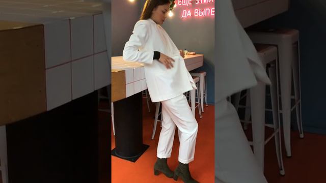 BOM Классический костюм / белый смотреть онлайн