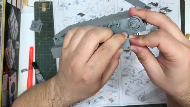 Стрим Tiger I Dragon. Часть XIV. Установка лобовой детали и крышек воздуховодов. смотреть онлайн